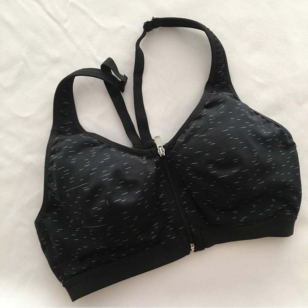 Victoria's Secret - Knockout Front-Close Sports Bra - 34B